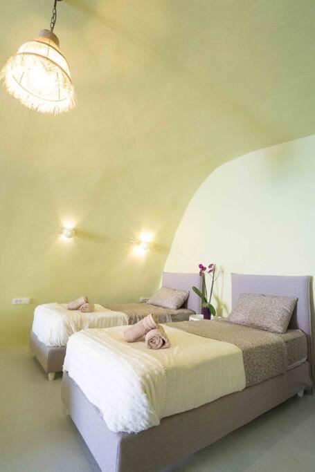 Santorini Oasis- Cave House Villa Firá Buitenkant foto