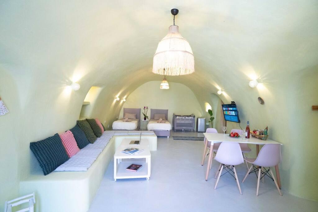 Santorini Oasis- Cave House Villa Firá Buitenkant foto