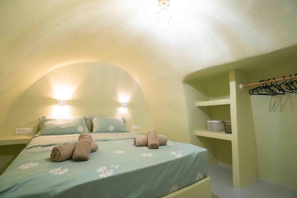 Santorini Oasis- Cave House Villa Firá Buitenkant foto