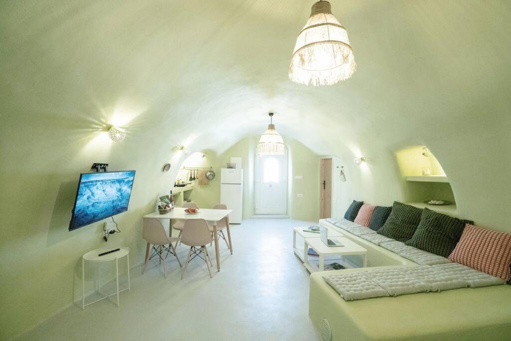 Santorini Oasis- Cave House Villa Firá Buitenkant foto